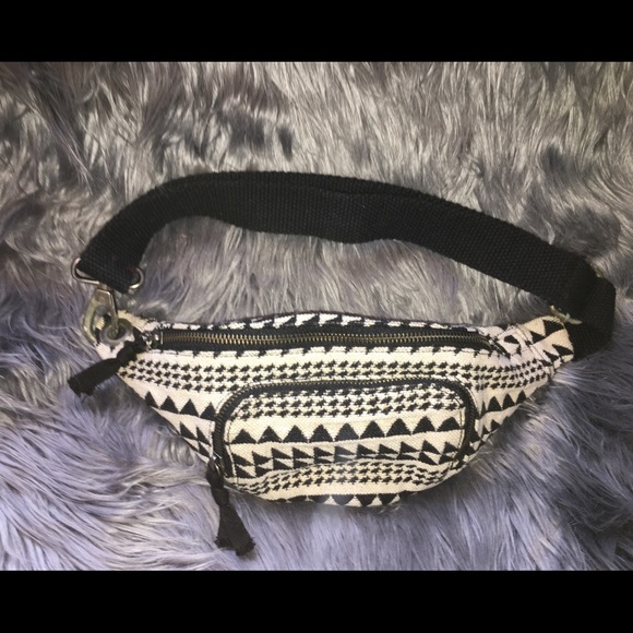 American Eagle Outfitters Handbags - Make an offer American eagle Fanny pack